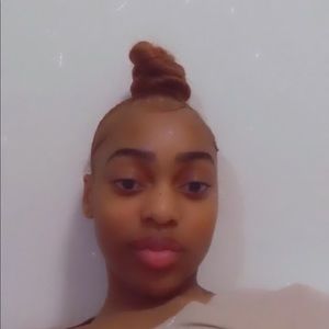 Meet your Posher, Monay